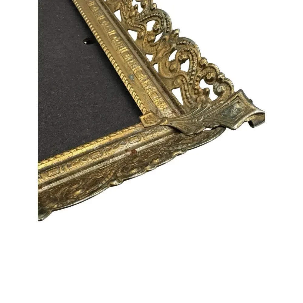 Unbranded vintage gold
